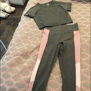 WE ME work out set Green and blush pink